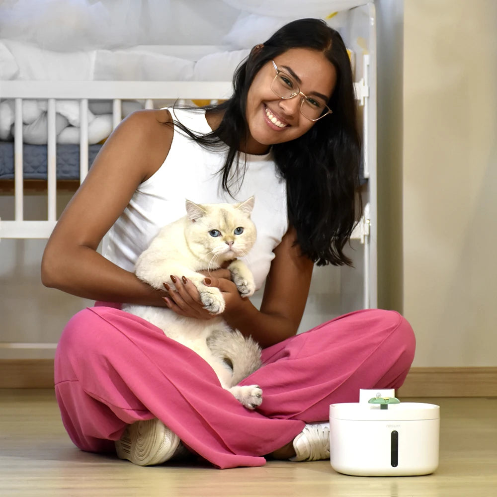 Fonte de Água Automática para Gatos 2,6L – Bebedouro Pet Sem Fio com Bateria Recarregável USB 4000mAh e Sensor, Dispenser 2 em 1